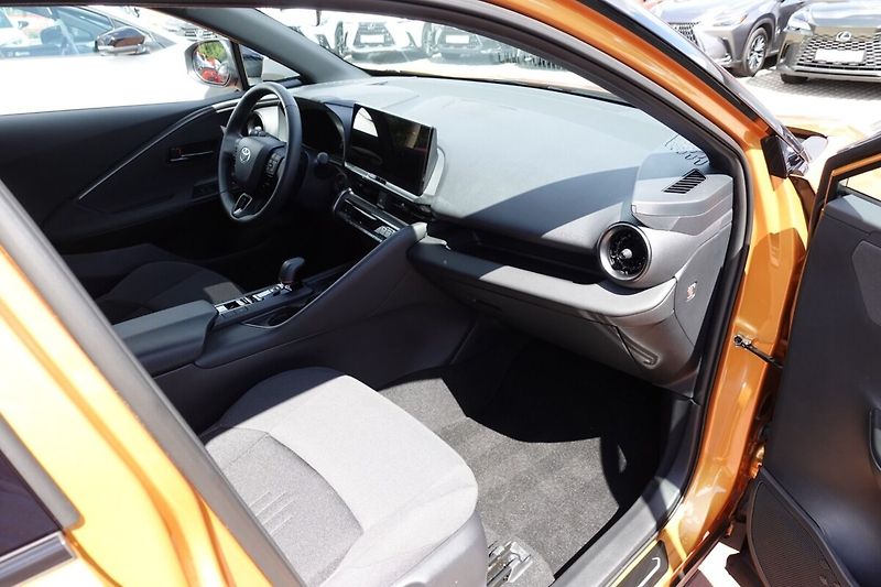 Toyota C-HR 2,0 PHEV Plug-in Style bi-tone - fotka 12 z 33