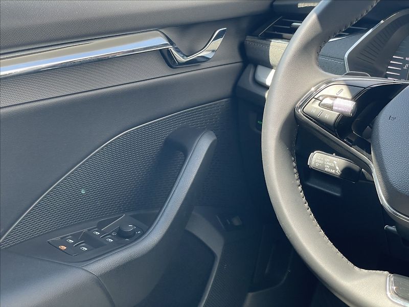Škoda Octavia 2,0 TDI DSG Style Plus LED+PDC - fotka 15 z 23