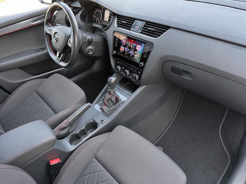 Škoda Octavia (2020) RS 2.0TSI 180kW DSG ACC LED ČR - fotka 9 z 29