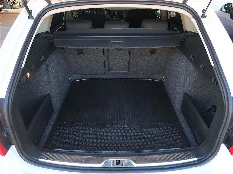 Škoda Superb (2011) 2.0 TDI - fotka 13 z 14