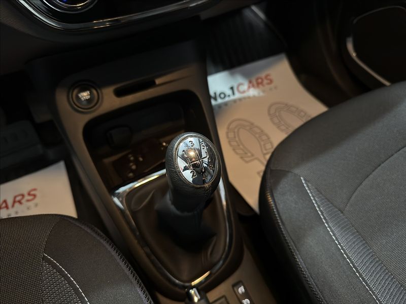 Renault Captur 0,9   TCe KAMERA VÝHŘEV ALU - fotka 14 z 23