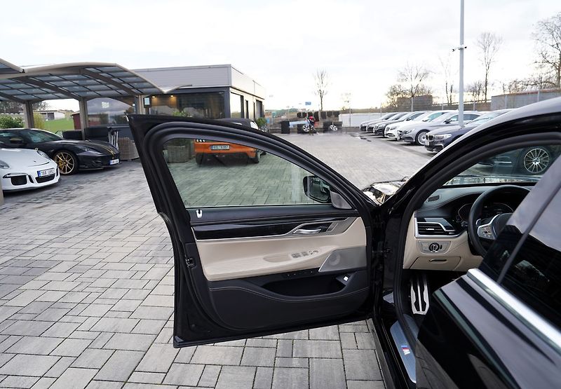 BMW Řada 7 750 Ld xDrive/Laser/M paket/ČR - fotka 13 z 50