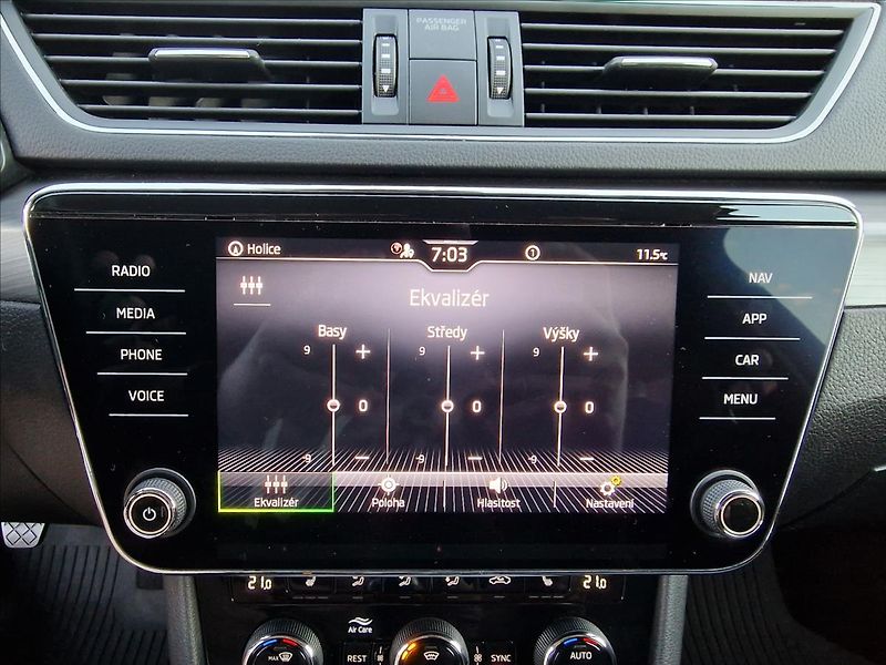 Škoda Superb 2.0TDI 110kW Style Combi,1Maj - fotka 27 z 49