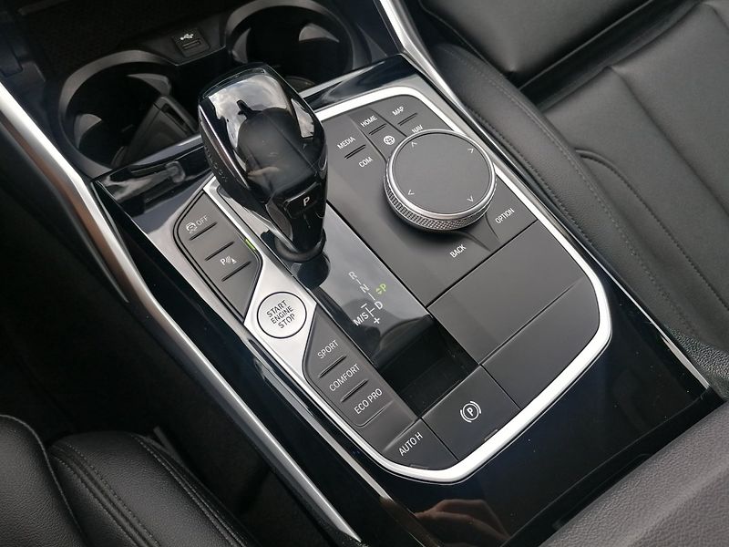 BMW Řada 3 (2020) 2.0 318D A/T Kůže - fotka 11 z 44