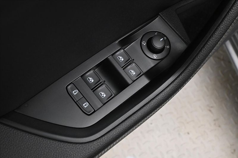 Škoda Superb 2,0 TDI 110 kW DSG Style Záruk - fotka 24 z 31