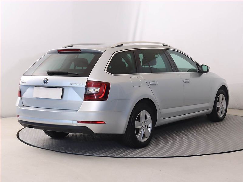 Škoda Octavia (2019) 1.6 TDI, Automat, Serv.kniha - fotka 5 z 20