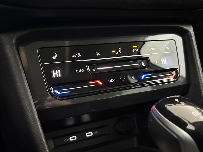 Volkswagen Tiguan Elegance 4MOT DSG - fotka 19 z 30