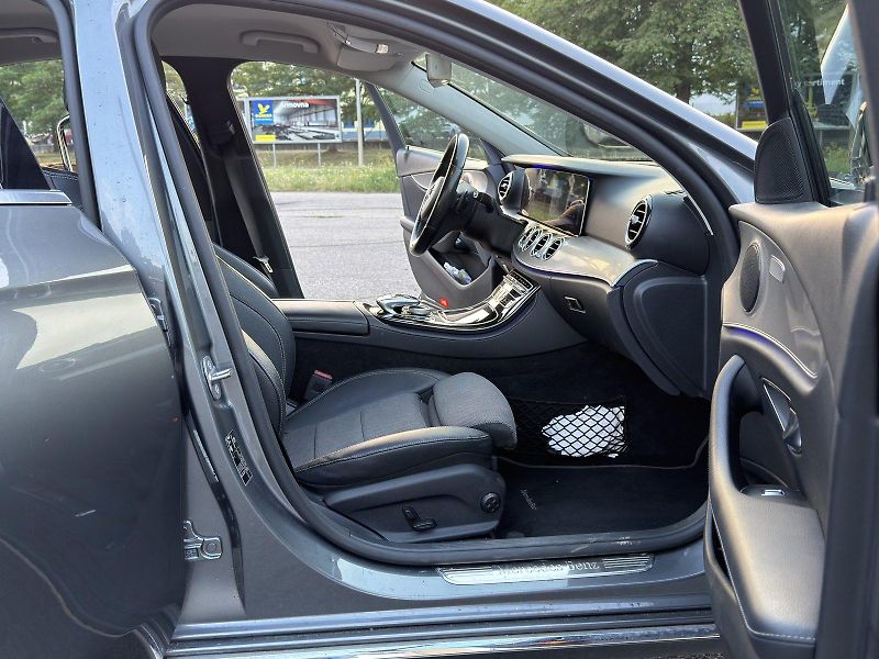 Mercedes-Benz Třídy E (2018) ODPOČTOVÝ Mercedes-Benz E 220d - fotka 8 z 15