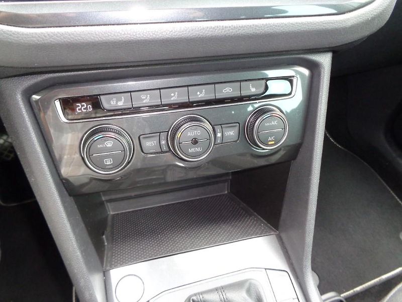 Volkswagen Tiguan 2.0 TDI DSG R-LINE  110 kW - fotka 20 z 30