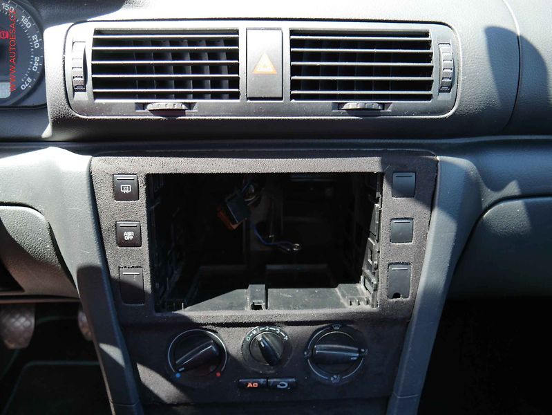 Škoda Superb (2003) 1.9 TDi, ČR, AC, zmk.řazení - fotka 14 z 14