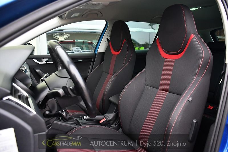 Škoda Octavia 1,6 TDI DSG STYLE & DYNAMIC - fotka 11 z 53