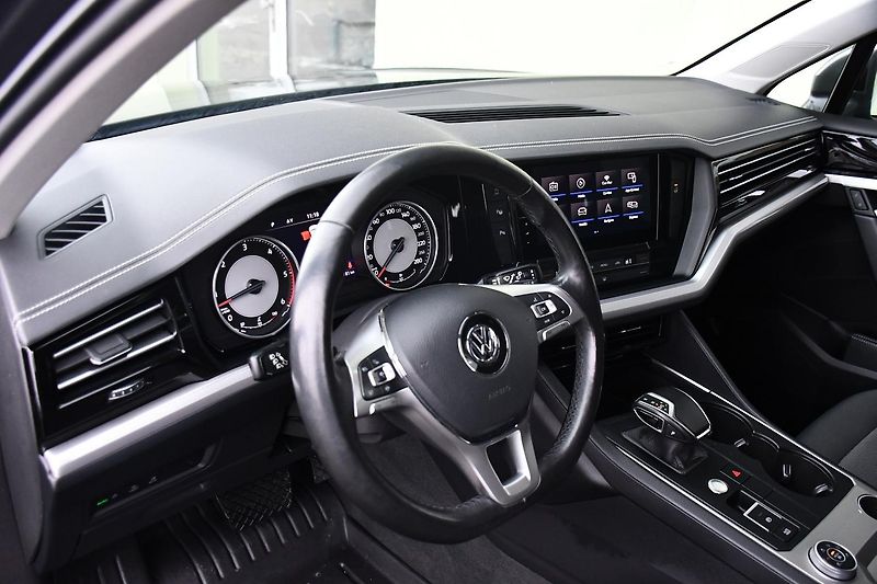 Volkswagen Touareg 3.0TDi 4MOTION ČR TAŽNÉ - fotka 15 z 35