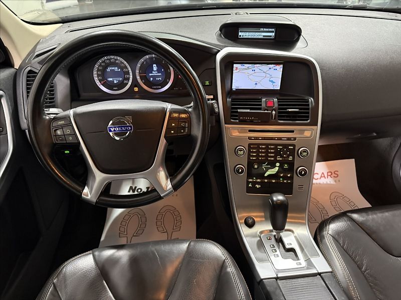 Volvo XC60 2,4   D5 AWD SUMMUM XENON - fotka 21 z 39