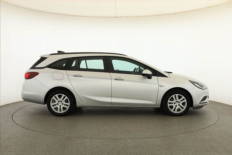 Opel Astra (2016) Enjoy 1.6 CDTI, Tempomat - fotka 6 z 15