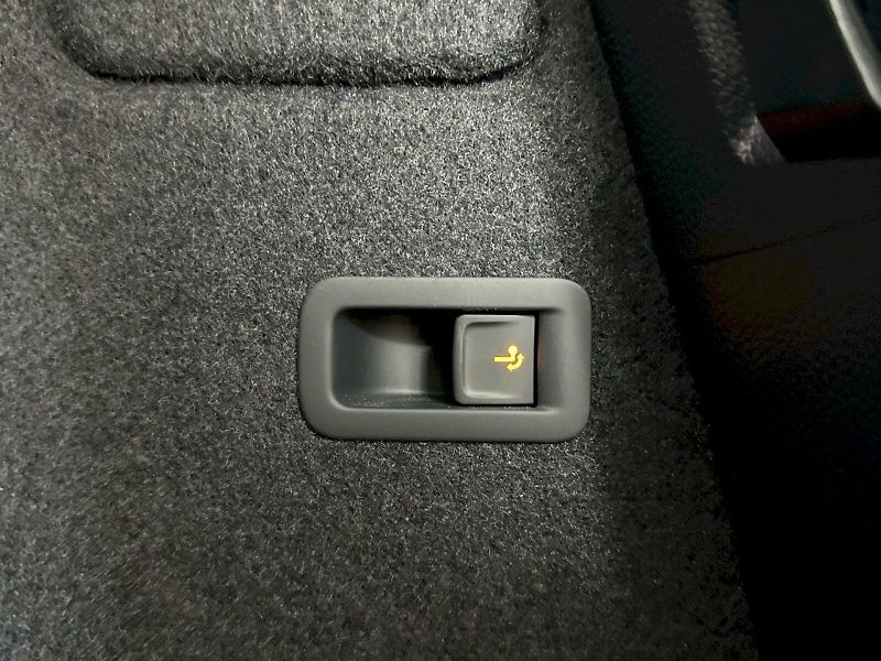 Škoda Karoq (2025) DSG 2.0TDI 110kW 4x4 SportLine - fotka 31 z 33