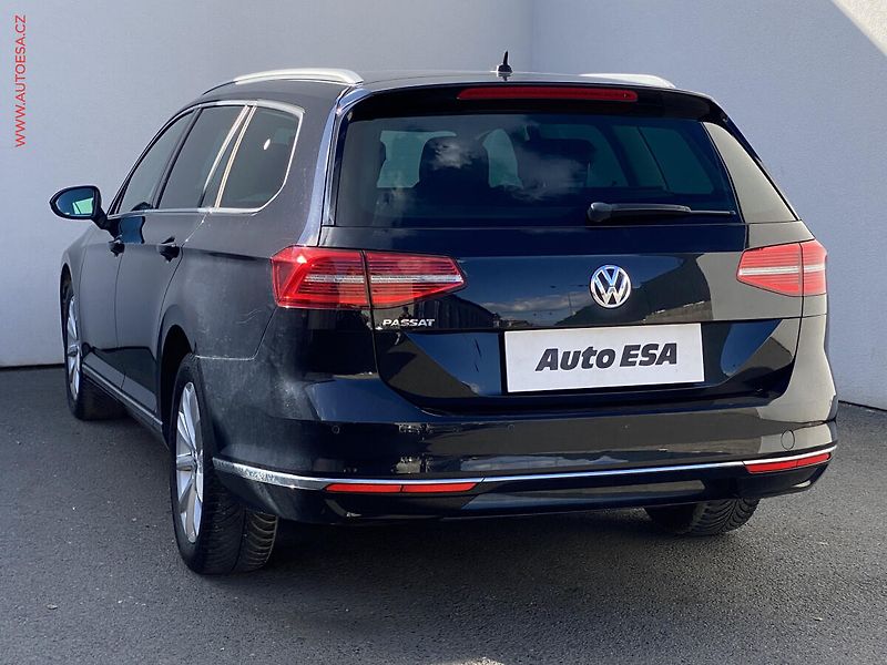 Volkswagen Passat (2017) 2.0 TDi, Highline, LED, navi - fotka 6 z 17