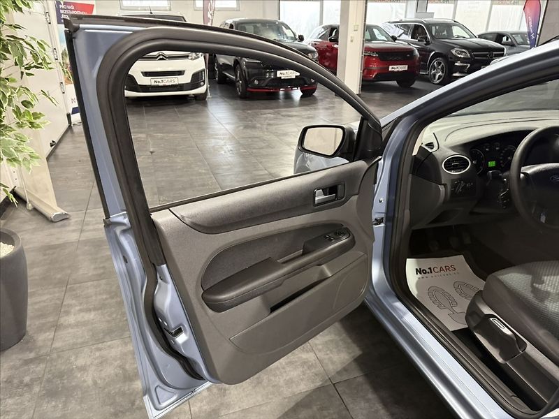 Ford Focus 1,6   i KLIMA STK 02/28 ALU - fotka 6 z 17