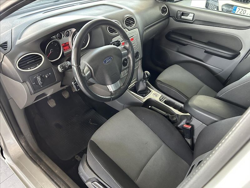 Ford Focus 1,6   SERVISKA,KLIMATIZACE - fotka 7 z 17