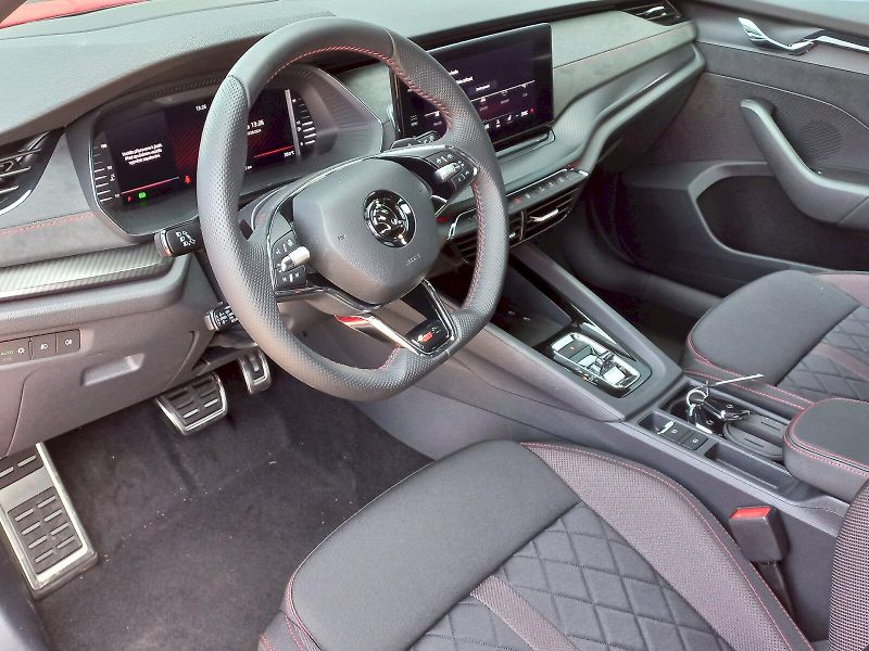 Škoda Octavia (2023) COMBI RS  2,0TSI DSG - fotka 12 z 26