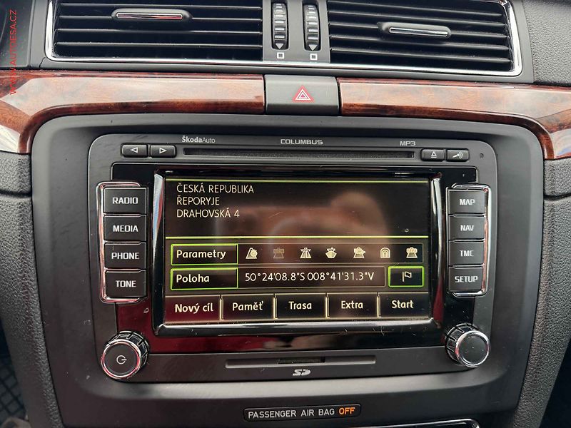 Škoda Superb (2012) 2.0 TDi, Elegance, DSG - fotka 17 z 18