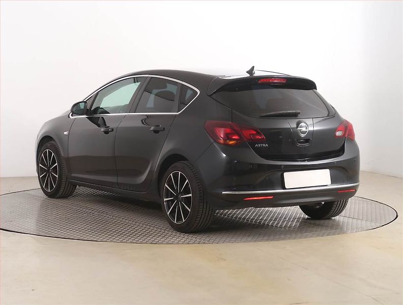 Opel Astra (2014) 1.4 16V, Serv.kniha, Navi - fotka 4 z 17