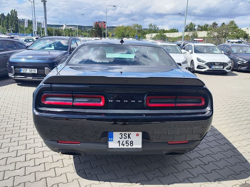 Dodge Challenger 6.4 HEMI/357kW SCAT PACK - fotka 6 z 31
