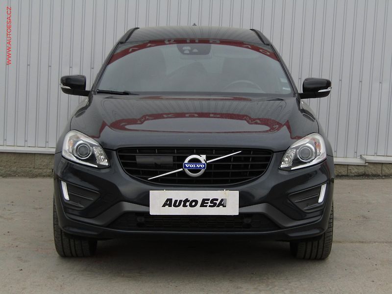 Volvo XC60 (2017) 2.0 D4, Momentum, xenon, navi - fotka 2 z 19