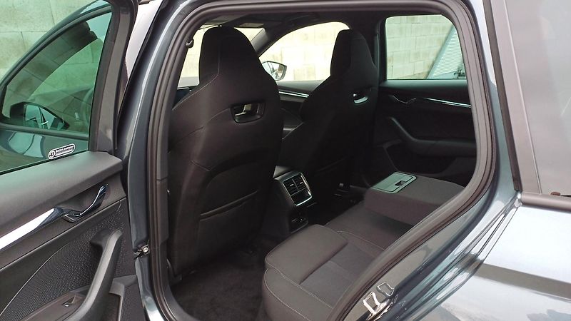 Škoda Octavia (2022) combi 2.0 TDI 110kW DSG-SPORT - fotka 10 z 46