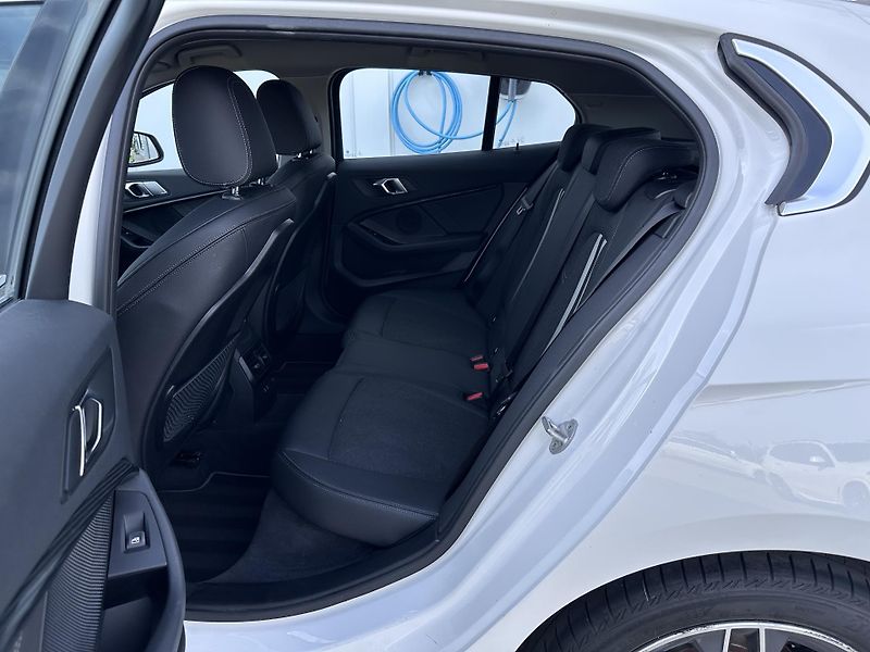 BMW Řada 1 118i Model Sport Line - fotka 8 z 23