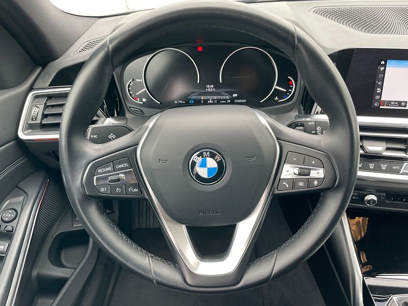 BMW Řada 3 (2020) Com. 318d 110kW Sport! - fotka 15 z 45