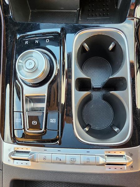 Kia Carnival 9 míst-TOP výbava - SKLADEM - fotka 13 z 27