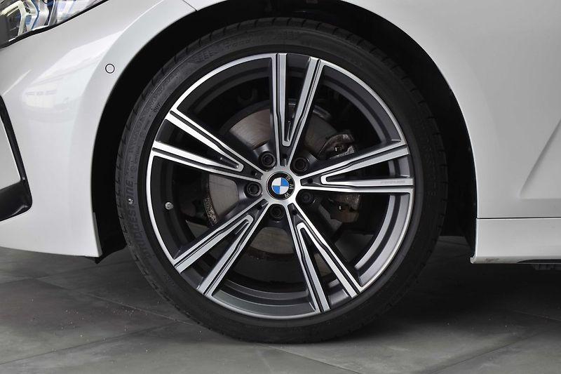 BMW Řada 3 320d xD ///M*ZÁRUKA*TAŽNÉ*ČR 1 - fotka 38 z 46