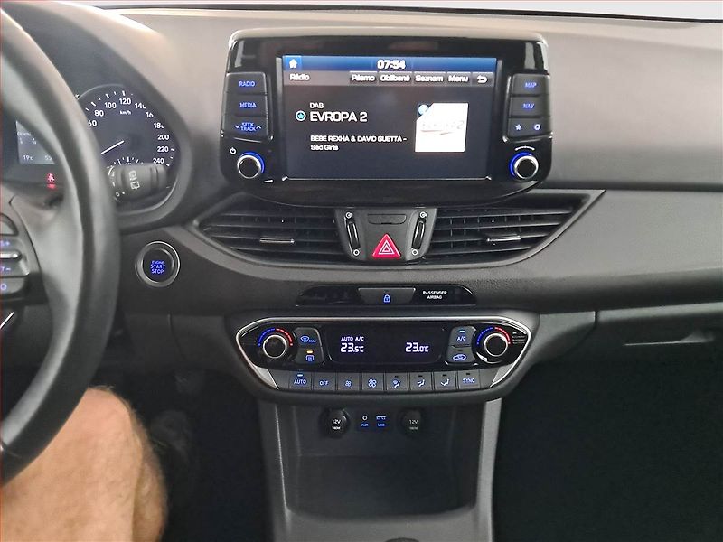 Hyundai i30 (2020) 1.4 T-GDI, Serv.kniha, Navi - fotka 12 z 17