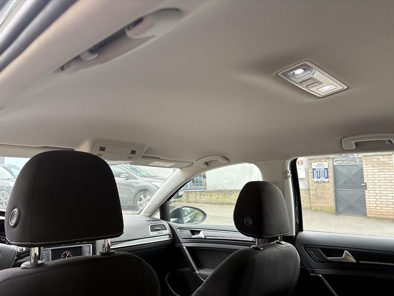 Volkswagen Golf (2017) kombi 2,0TDI Bluemotion - fotka 16 z 23