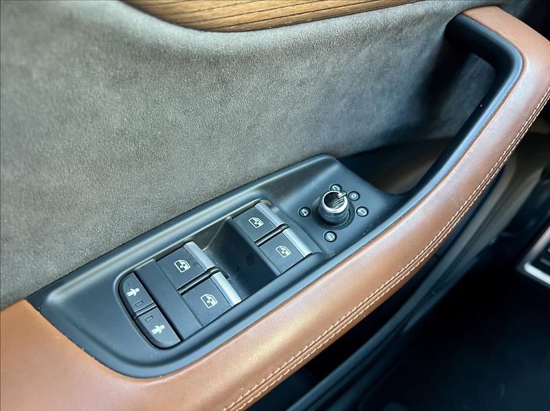 Audi SQ7 4,0 TDi QUATTRO MATRIX MASÁŽE - fotka 49 z 62