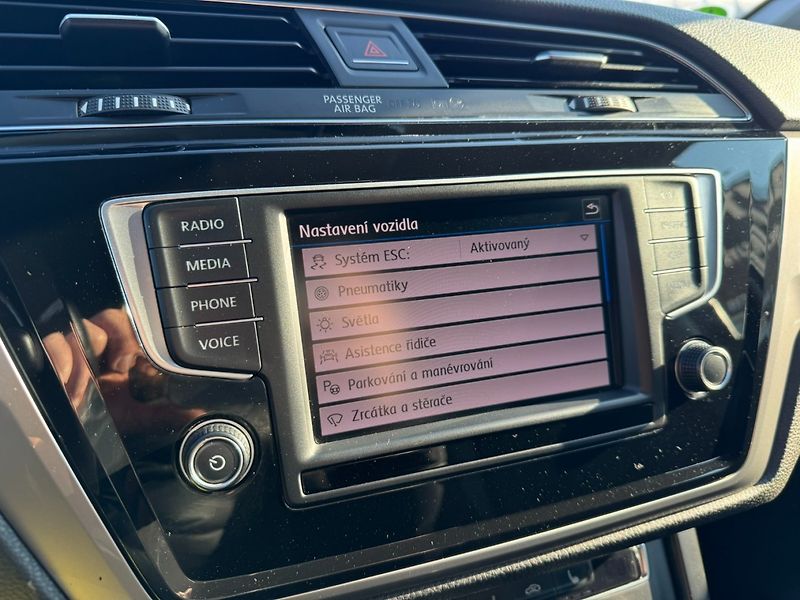 Volkswagen Touran (2016) 1,6 TDI 85 KW STK NAVI TAŽNÉ - fotka 25 z 50