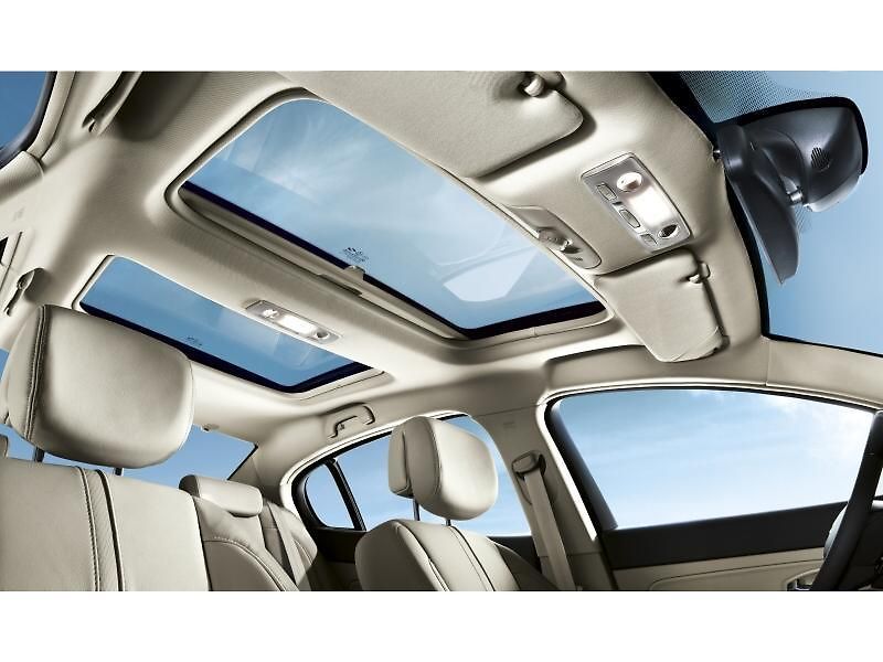 Renault Latitude je vlastně Samsung SM5, jen s jiným logem a drobnými změnami.