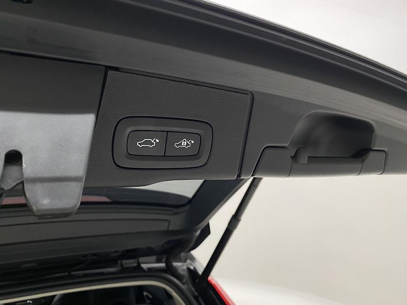 Volvo XC60 B4 AWD INSCRIPTION AUT  - fotka 34 z 50