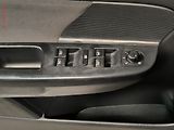 Volkswagen Golf (2011) 1.6 TDi, Trendline, navi - náhled 17