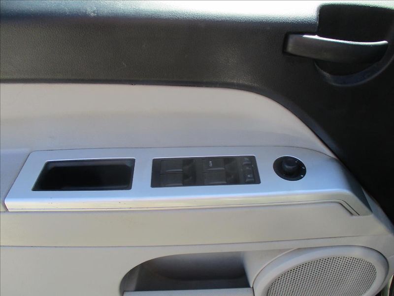 Jeep Compass 2,0 CRD 103kw AWD Limited bez - fotka 19 z 26