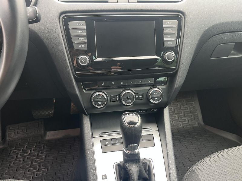 Škoda Octavia (2015) 2.0 Tdi 110 kw Xenony DSG ČR - fotka 14 z 20