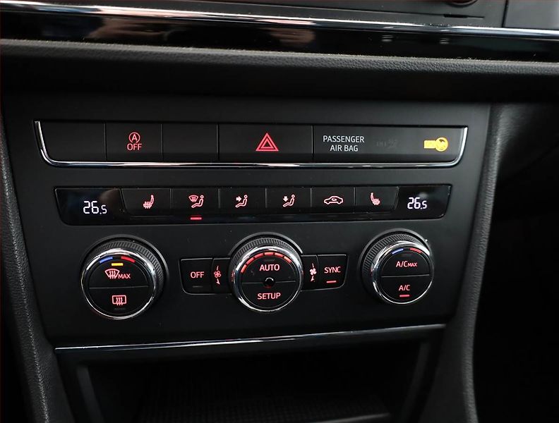 Seat Leon (2015) 1.6 TDI, Tempomat - fotka 10 z 16