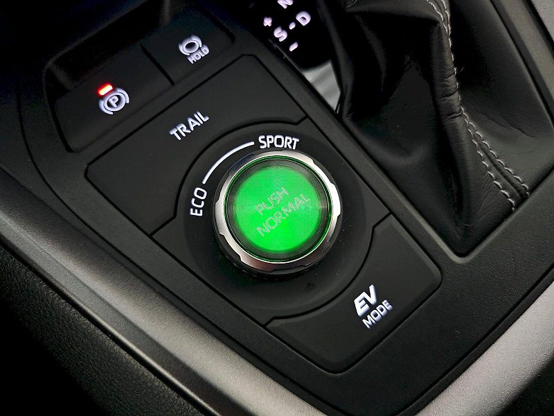 Toyota RAV4 (2025) 2.5HEV 222k 4x4 GR SPORT - fotka 21 z 31
