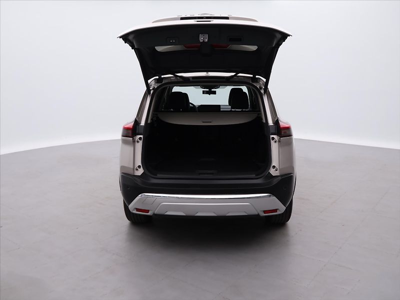 Nissan X-Trail 1,5 e-Power 4WD Tekna CZ 1.Maj - fotka 9 z 35