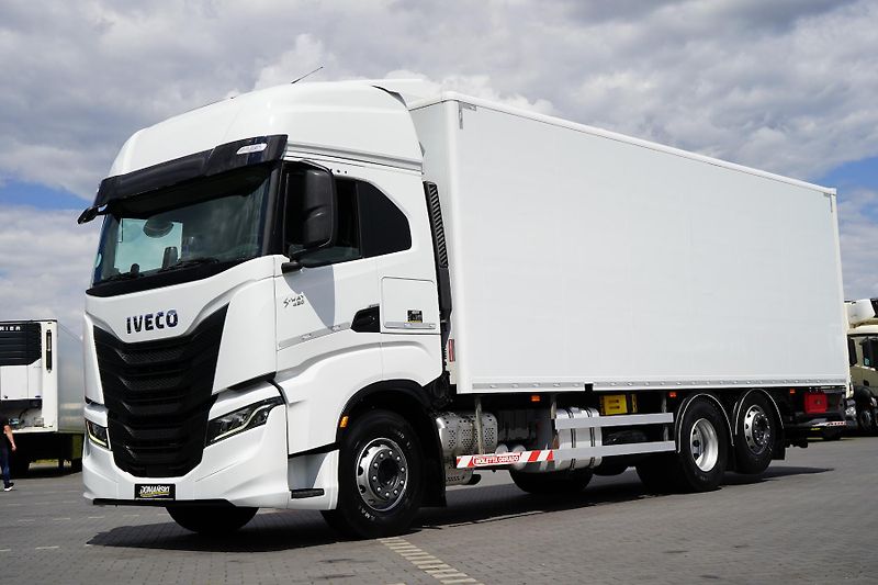 Iveco S-WAY (2021) 420 / E 6 / KONTENER + WINDA / - fotka 36 z 47