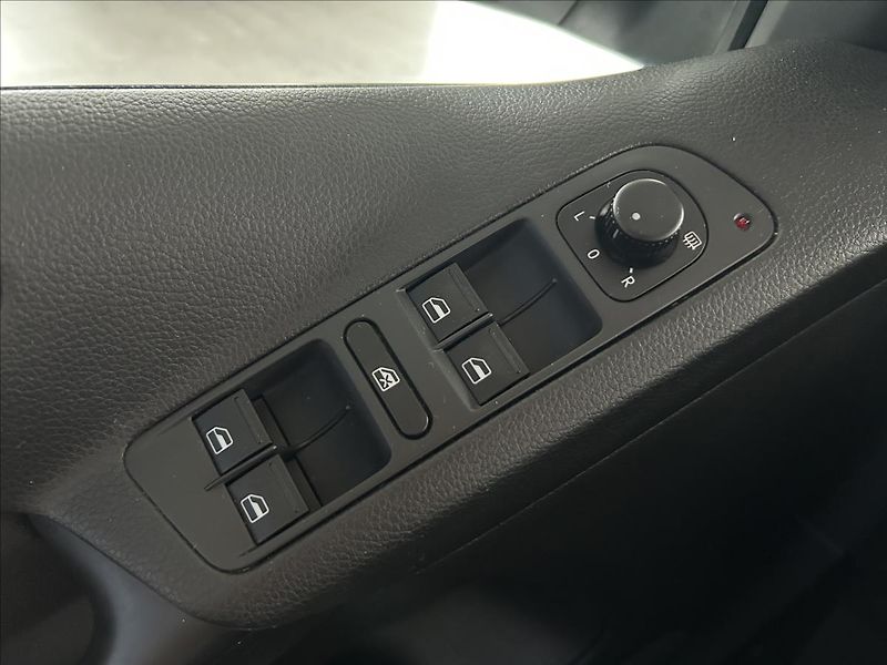 Volkswagen Tiguan 2,0   TDI,1.MAJ,SERVISKA,TAŽNÉ - fotka 10 z 22