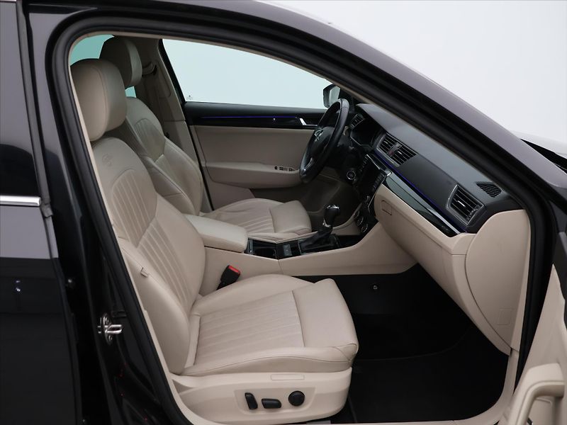 Škoda Superb 1,8 TSI 132kW DSG CZ L&K - fotka 14 z 42