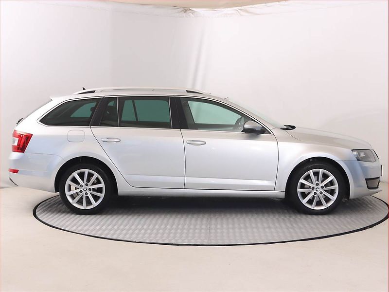 Škoda Octavia (2015) 1.4 TSI, Automat, Kůže, Navi - fotka 6 z 20