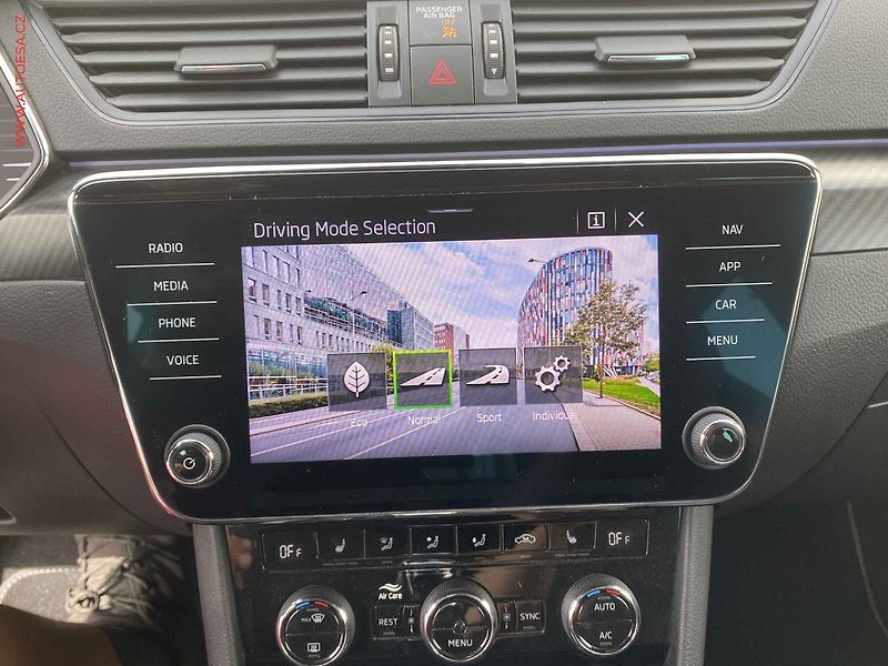 Škoda Superb (2021) 2.0 TDi, SportLine, DSG, LED - fotka 19 z 20