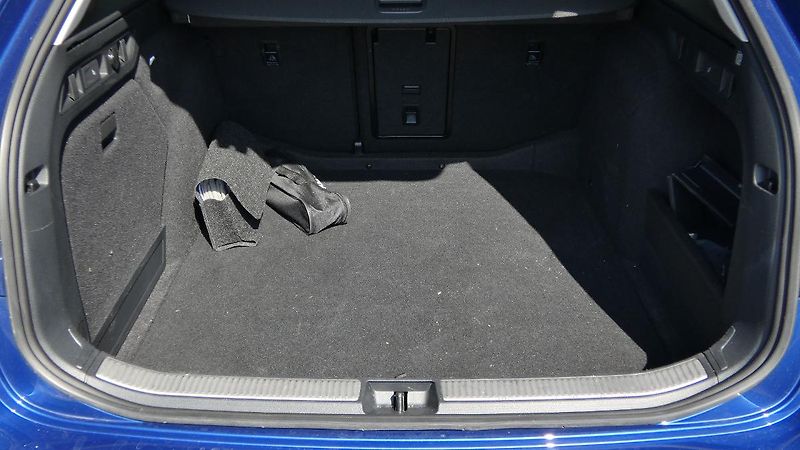 Škoda Superb 2.0 TDI 142kW 4x4 L&K Combi DS - fotka 21 z 27